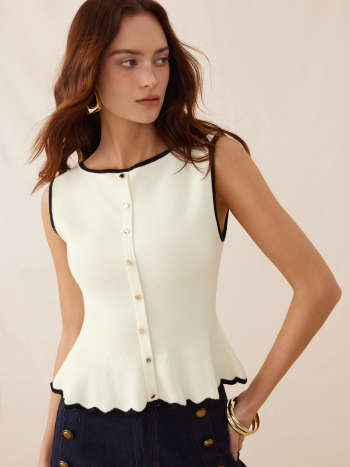 Top Coco — Peplum & Botones Dorados