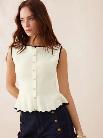 Top Coco — Peplum & Botones Dorados