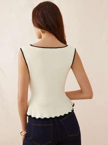 Top Coco — Peplum & Botones Dorados