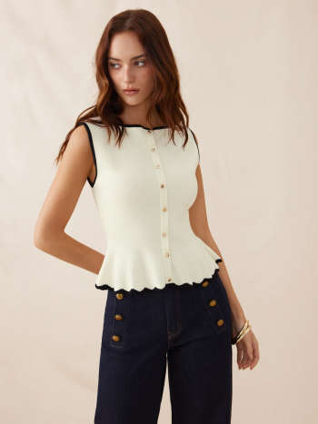Top Coco — Peplum & Botones Dorados